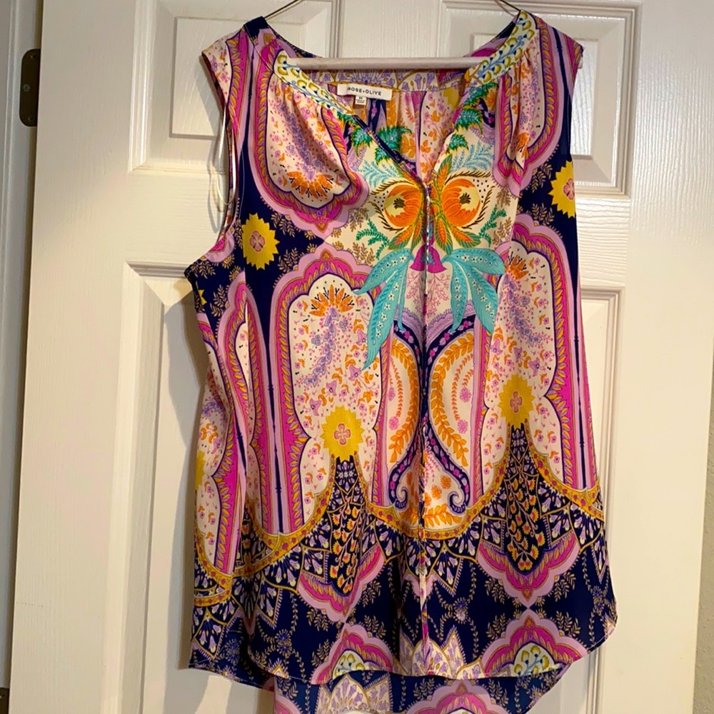 Plus size 2X sleeveless top